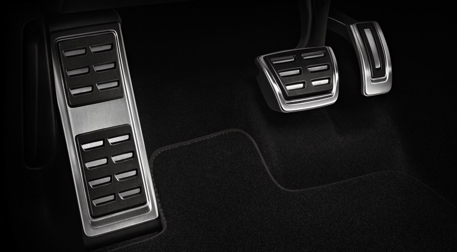 SEAT Leon CUPRA Pedals with Programmed Deformation