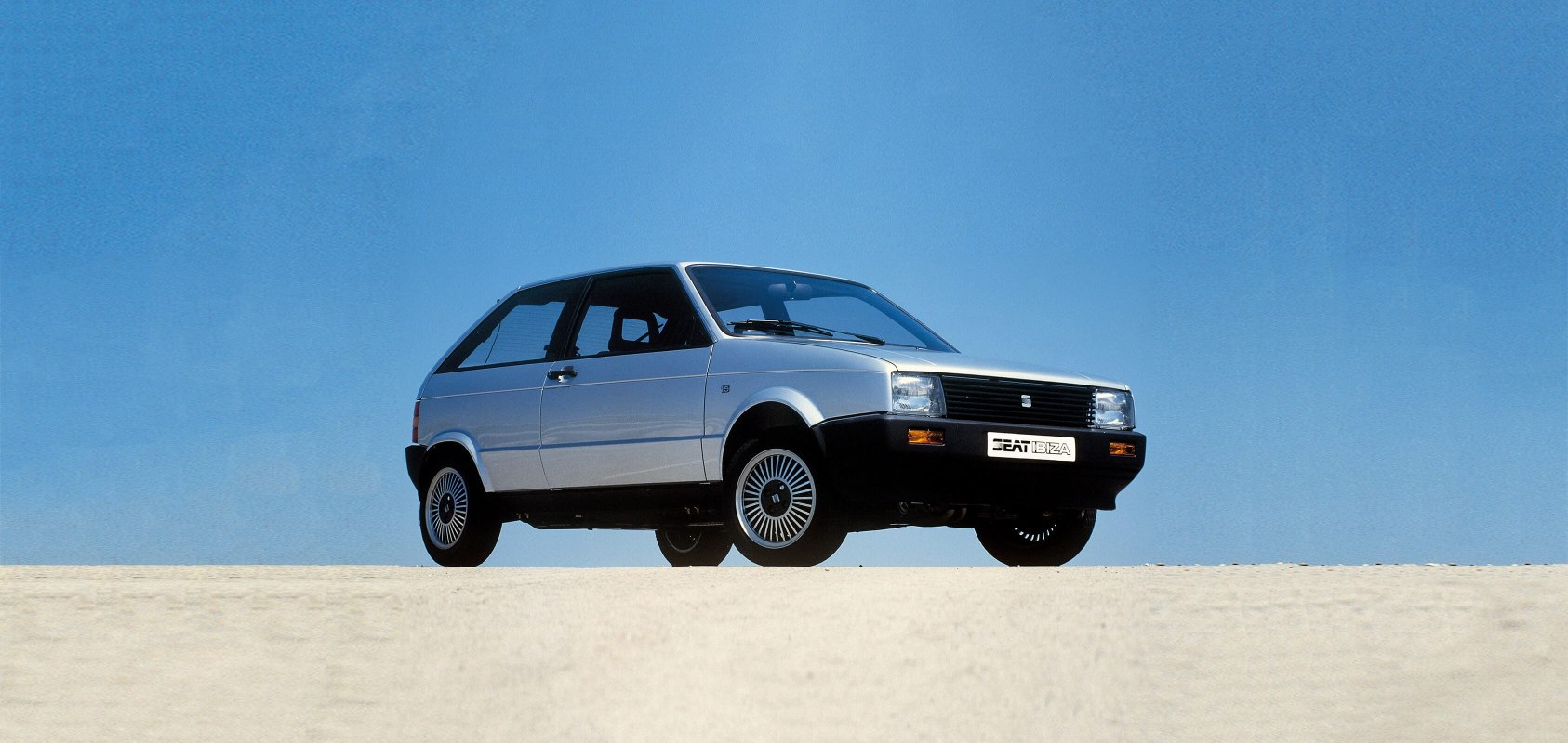 SEAT varumärke historia 1980-talet - Original SEAT Ibiza hatchback bil