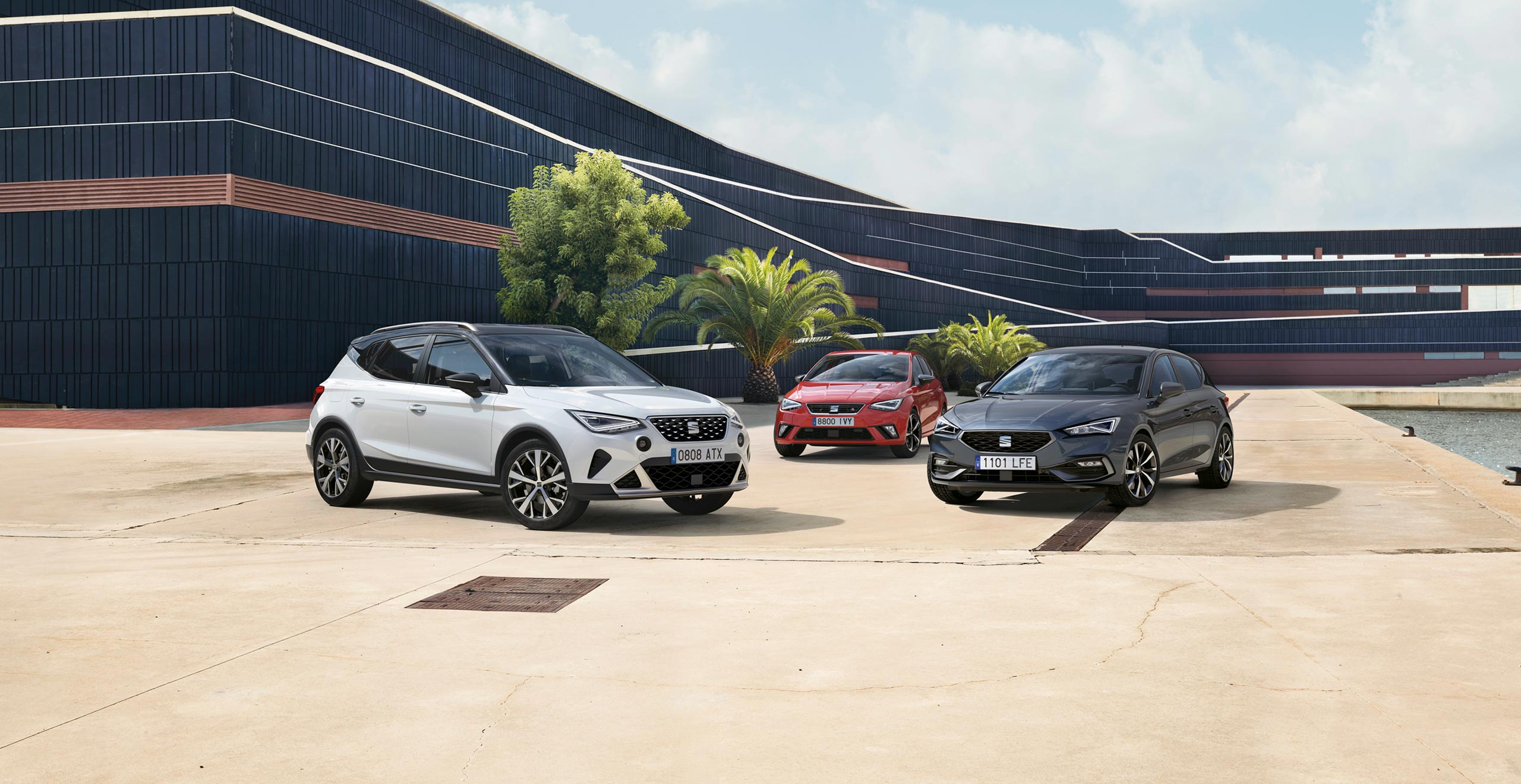 full link-anslutning. SEAT Arona, trådlös laddare med konsolanslutning: trådlös mobilladdning, Keyless Entry, SEAT fordonskonsol