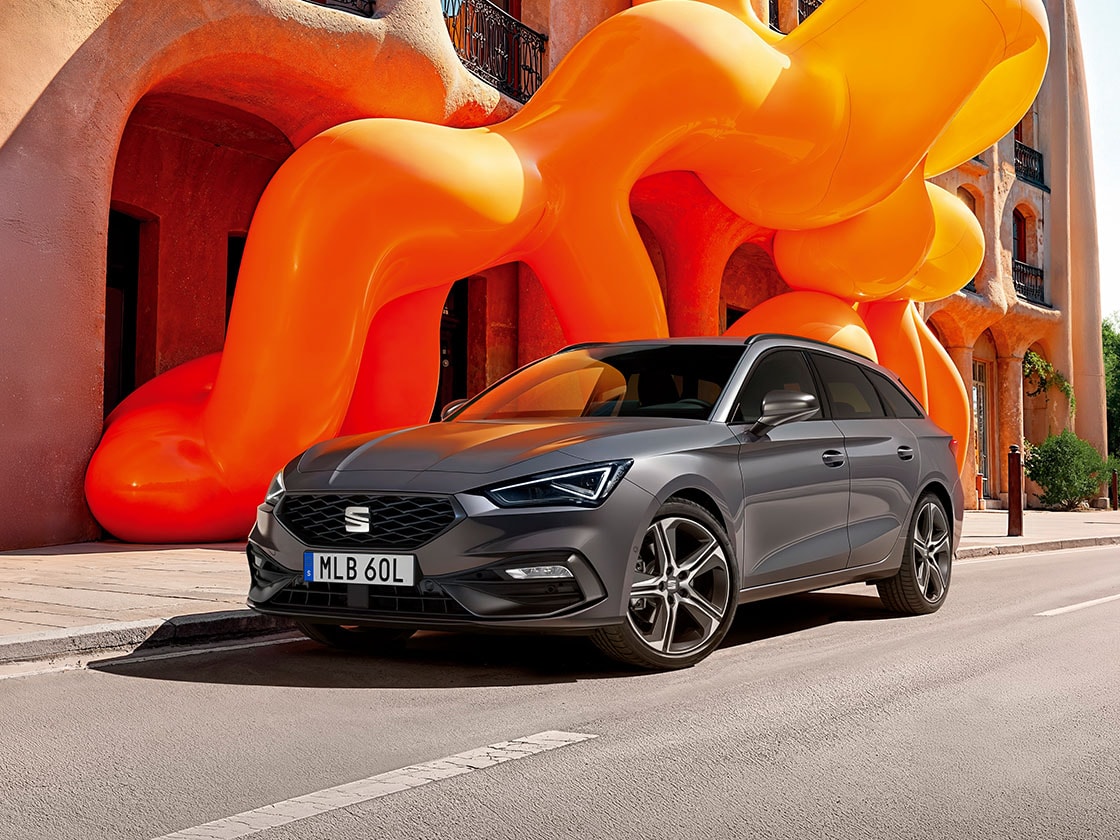 Interior view of the seat leon 2025's digital dashboard, compatible with wireless apple carplay and carplay android auto, allong with lane assist and advanced driving aids.