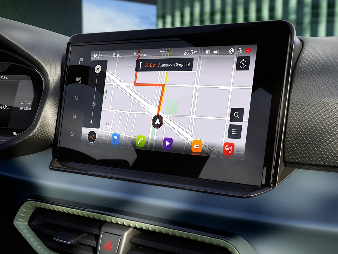 SEAT Arona interiör med pekskärmsvy med SEAT connect