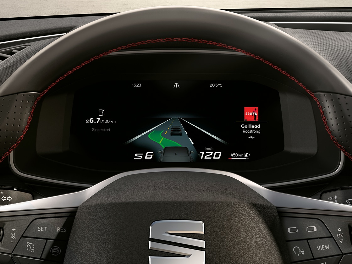 Förutseende adaptiv farthållare i seat leon sportstourer, imponerande värde och halvautonom teknik, idealisk för seat leon-bilar till försäljning i den lilla familjekategorin.