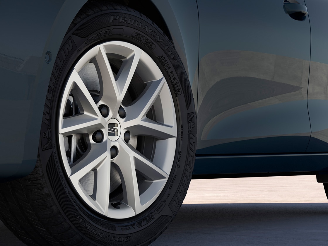 dynamic 16 inch brilliant silver spoke alloy wheels with crisp angles and a radiant silver finish.