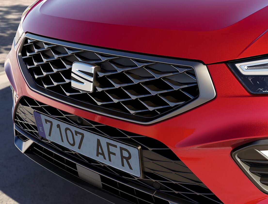 ateca-velvet-röd-farg-ny-frontgrill
