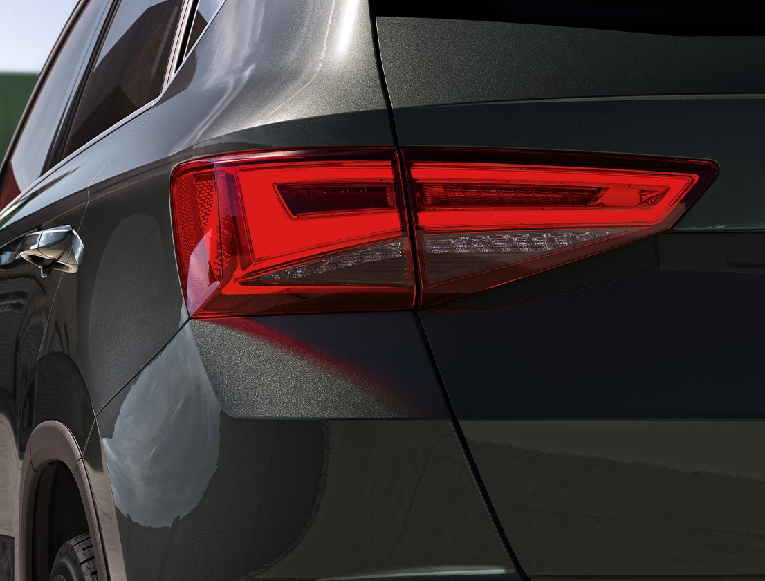 seat-ateca-mörk-kamouflage-helljus-LED-belysning