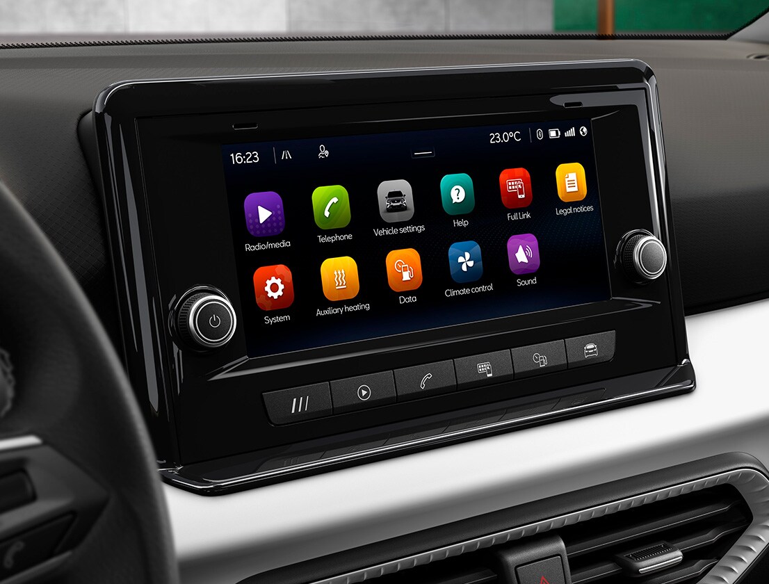 seat-arona-style-media-system-8-25-inch-display