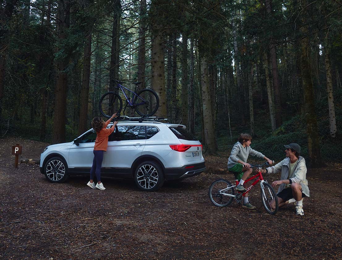 Rear view of the new SEAT Tarraco XPERIENCE in Dark Camouflage