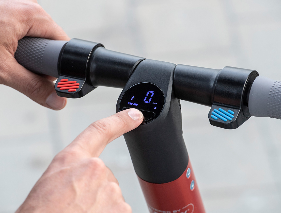 SEAT MÓ 25 elscooterns LED-display för körläge, batterinivå och hastighet