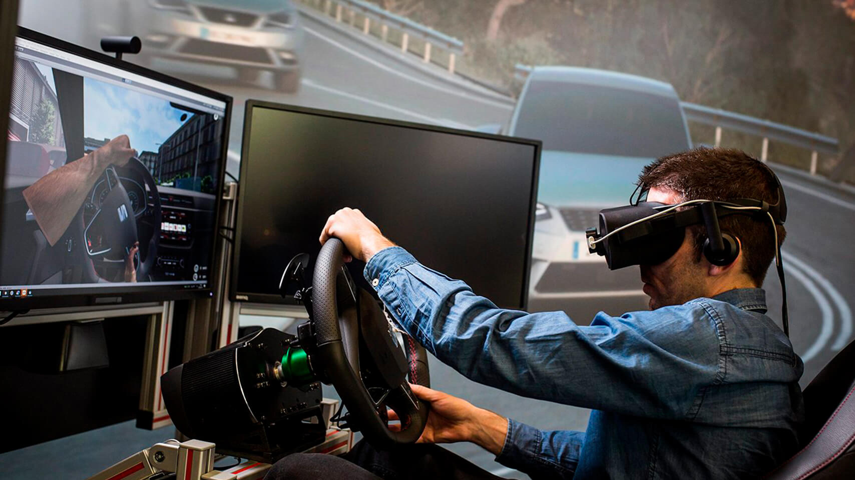 How is Virtual Reality applied in car manufacturing at SEAT 4