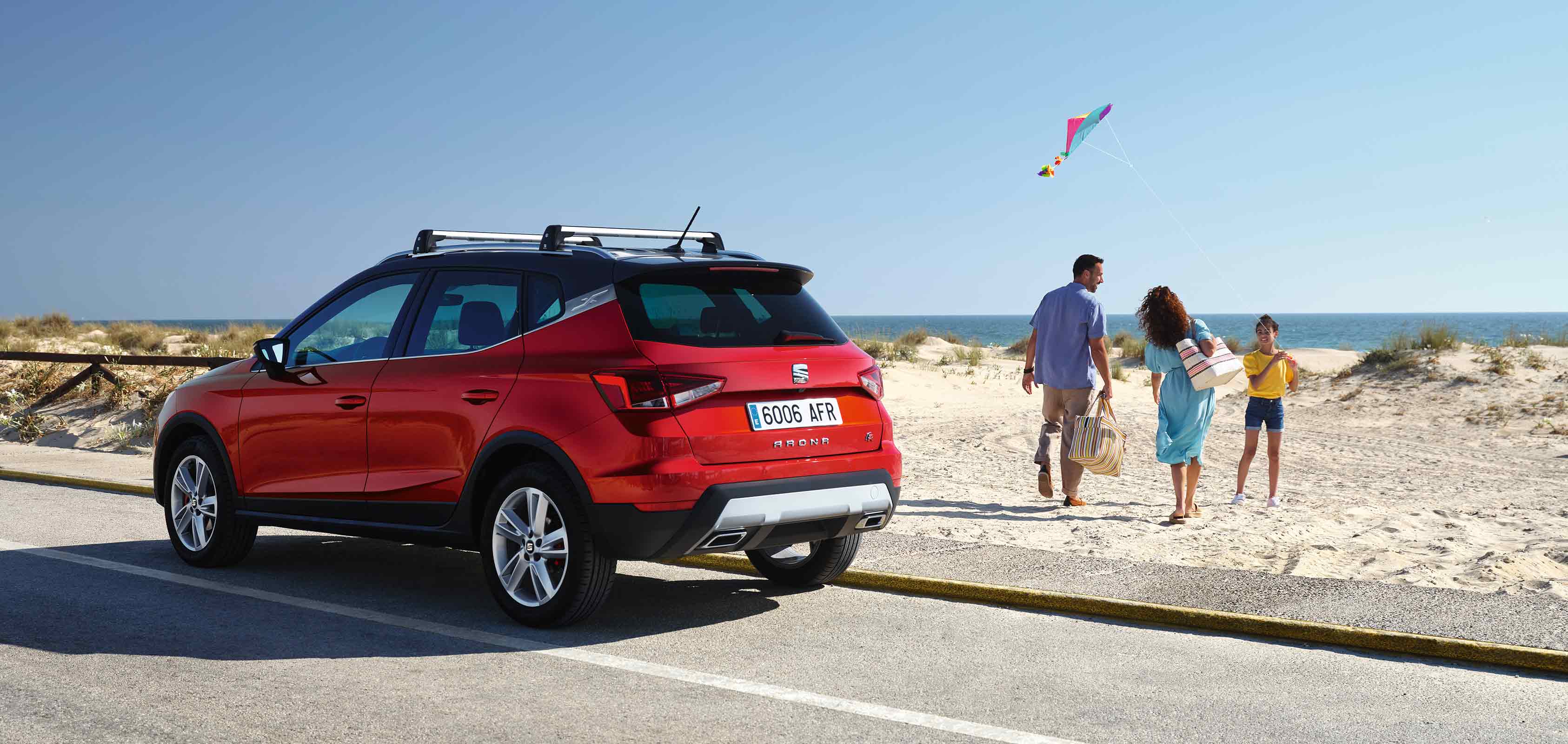 SEAT Tarraco Mörkt kamouflagefärgad på bergsväg 