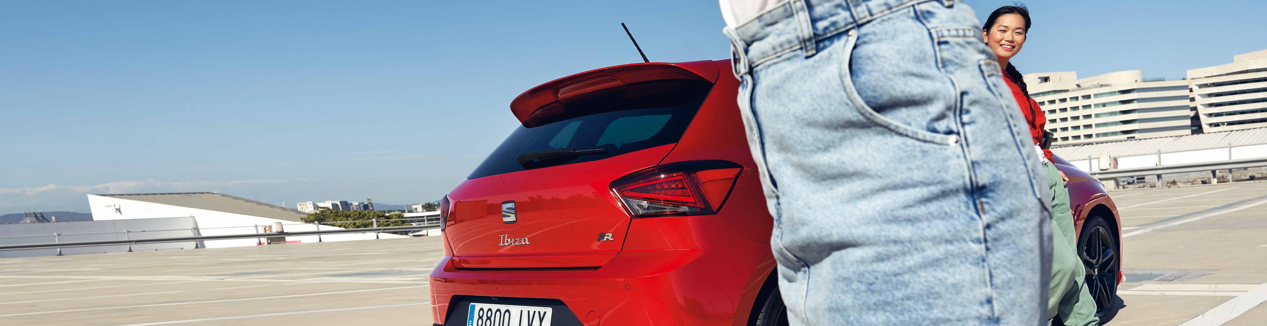 flicka-dansar-in-till-seat-ibiza 