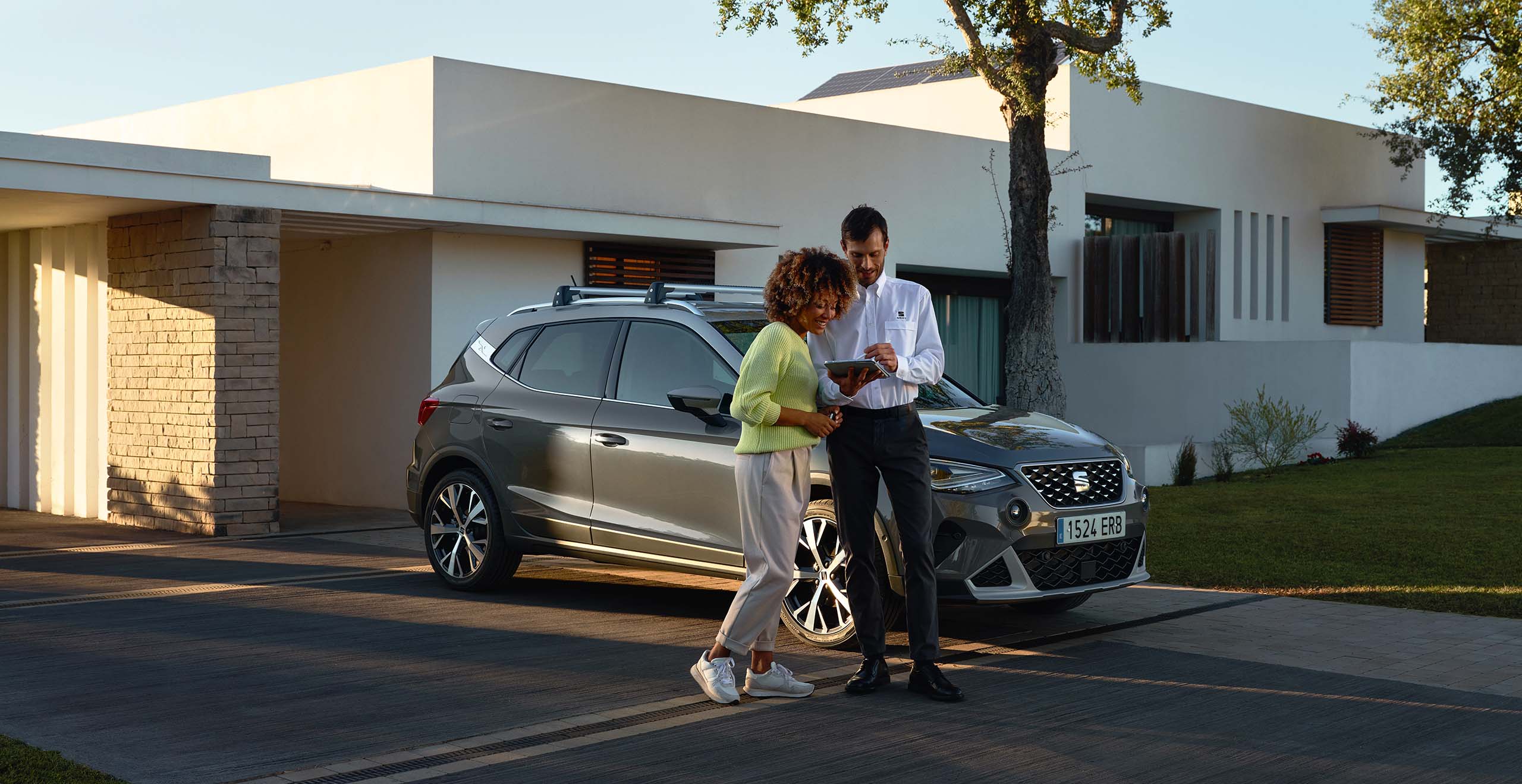 man-walking-next-to-seat-tarraco