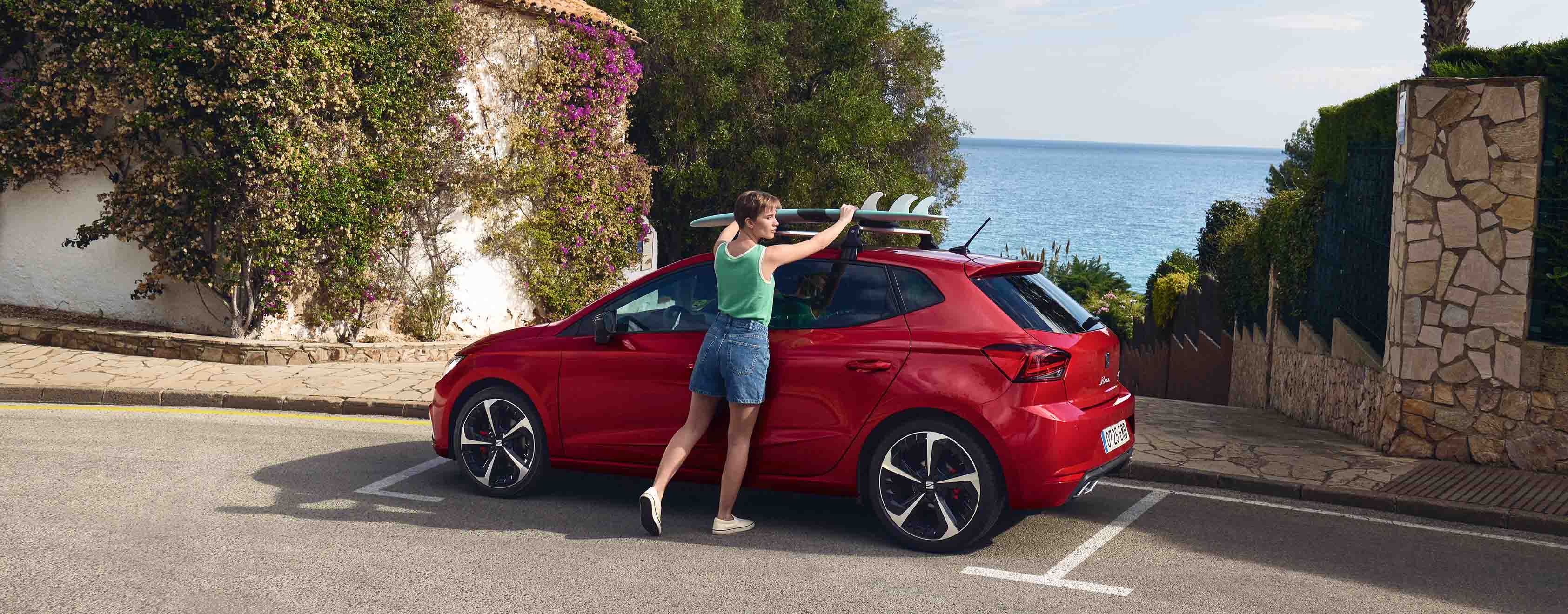 familj-som-njuter-en-picknick-med-seat-leon